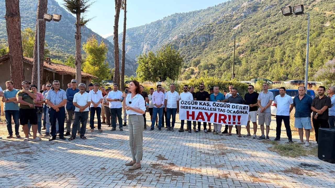 Kaş’ta mermer ocağı protestosu: Köylerimiz maden sahası değildir Kasta mermer ocagi protestosu koylerimiz maden sahasi degildir ZW1hZGxd